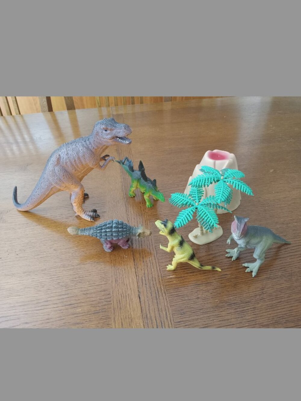 5 Collectable Dinosaurs and Accessories (Set 2)